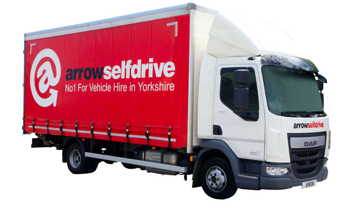 7.5 tonne curtain side truck